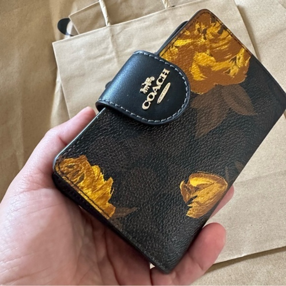 Coach In Signature Canvas With Floral Print wallet